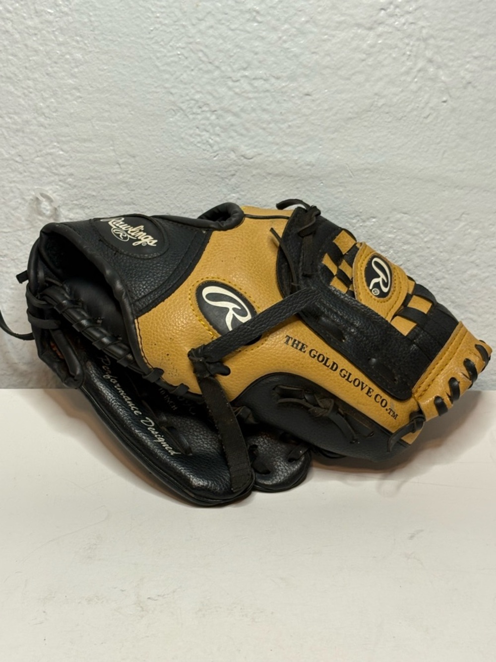 Rawlings Black and Tan Leather Baseball Glove with Logo